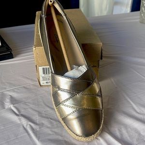 Brand New Clark Danelly Shine in size 8 (US).